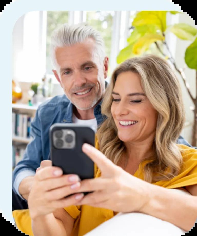 Couple learning how to make a transfer using the Civic how-to guide.